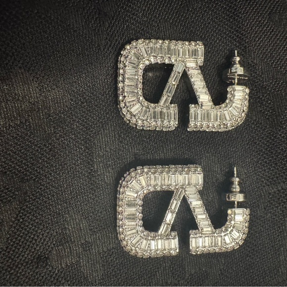Valentino V Logo Silver Crystal Baguette Earrings - Picture 4 of 7
